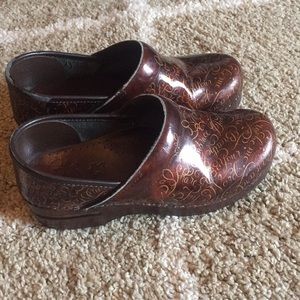 Unique Dansko